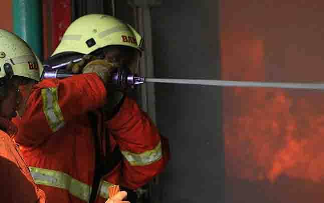 Gudang Karet Terbakar Gara-gara Bocah Main Petasan