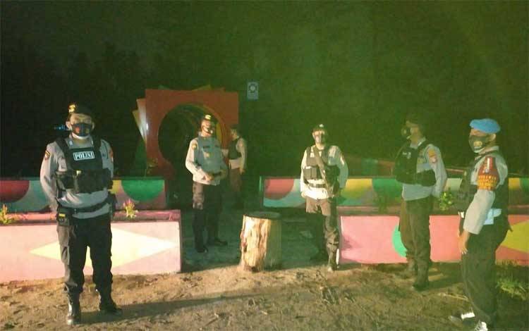 Malam Tahun Baru 2021, Polsek Seruyan Hilir Berpatroli Hingga Tempat Wisata