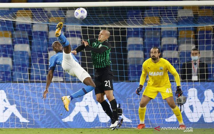Striker Napoli Osimhen Positif Terjangkit COVID-19