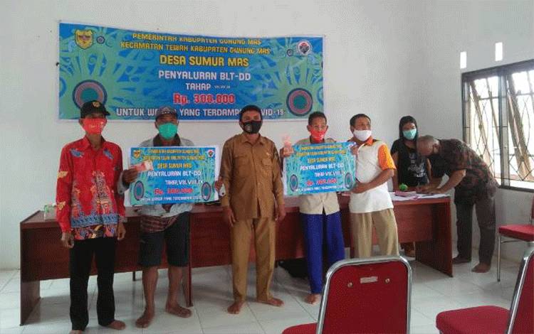 105 Desa di Gunung Mas Salurkan BLT DD Desember 2020