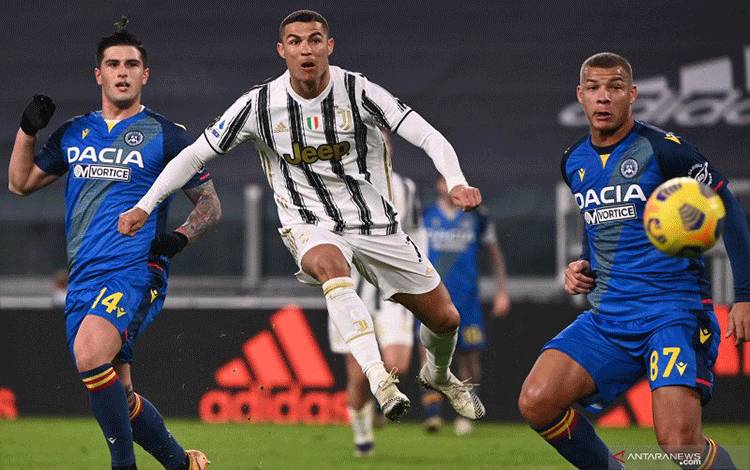 Dwigol Ronaldo Bantu Juve Menang 4-1 atas Udinese