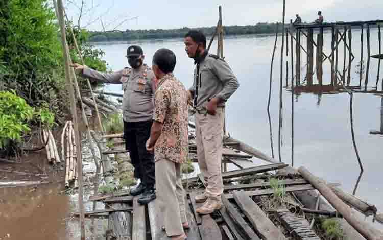 Buang Sampah ke Sungai Bisa Mengundang Kedatangan Buaya