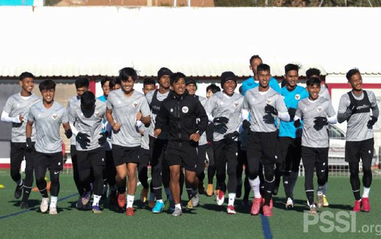 Pemain Timnas U-19 saat berlatih di Spanyol. (pssi.org)