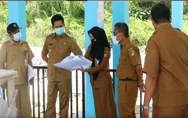 Bupati Barito Utara Tinjau Pembangunan Sarana Objek Wisata untuk Pastikan Pekerjaan Selesai Tepat Waktu?