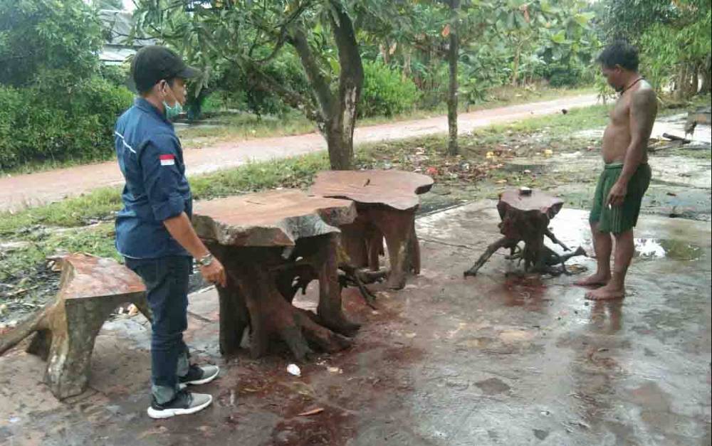 Warga Desa Selunuk Sulap Limbah Kayu Jadi Kerajinan Bernilai