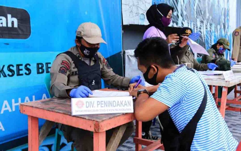64 Orang Terjaring Razia Masker di Jalan Ahmad Yani - Tambun Bungai Palangka Raya