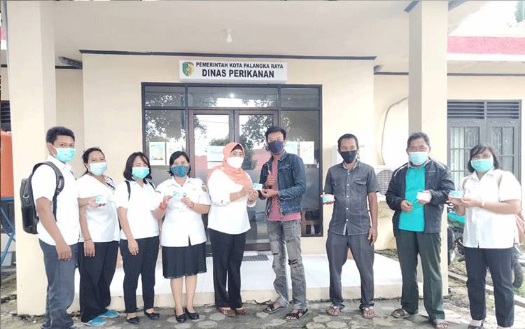Kelompok Budidaya Ikan di Palangka Raya Dapat Kartu Asuransi