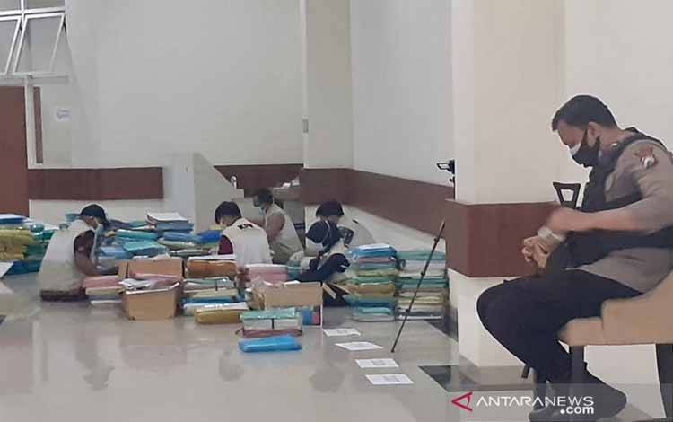 KPK Amankan Dokumen dari Kantor Dinas Pariwisata Kota Batu