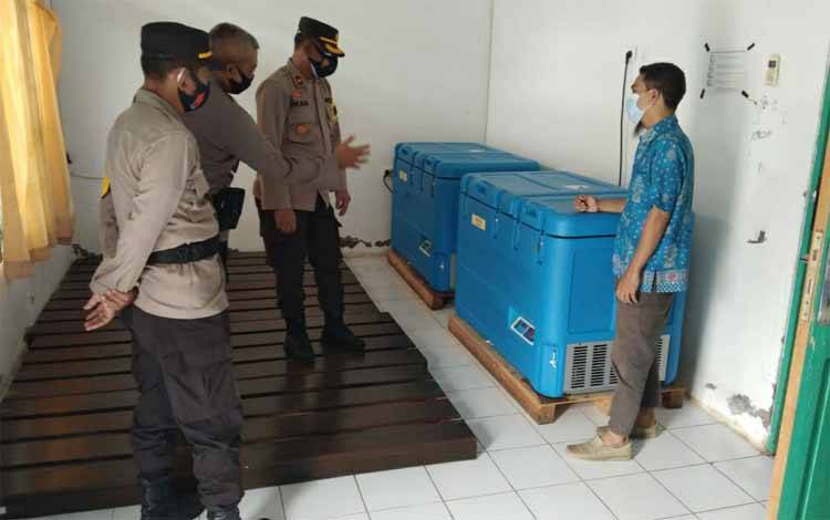 Wakapolres Seruyan Cek Pengamanan Gudang Penyimpanan Vaksin Covid-19