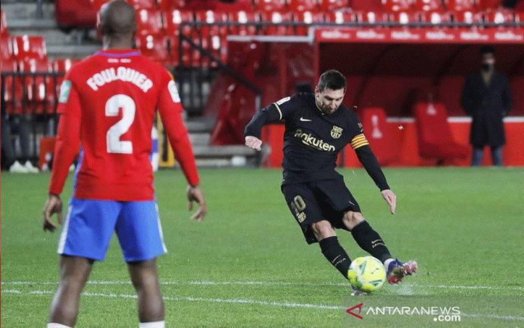 Messi Cetak 2 Gol Bantu Barcelona Cukur Granada 4-0