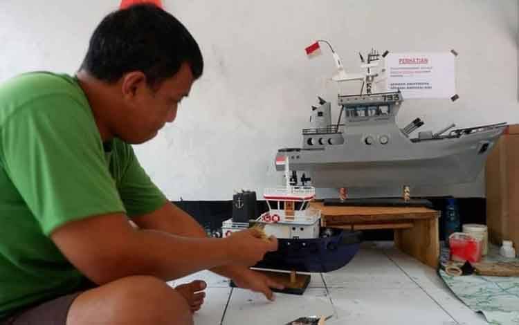 Melihat Miniatur Kapal Perang Buatan Narapidana Lapas Sampit