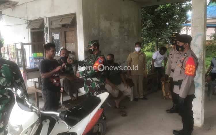 Warga Kolam Berkerumun di Tengah Pandemi Dibubarkan Tim Gugus Covid-19
