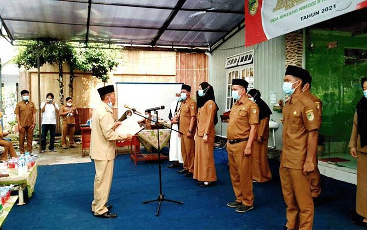Kades Bintang Ninggi II Lantik Tujuh Perangkat Desa