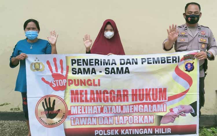 Berantas Pungli, Personel Polsek Katingan Hilir Berikan Edukasi kepada Masyarakat