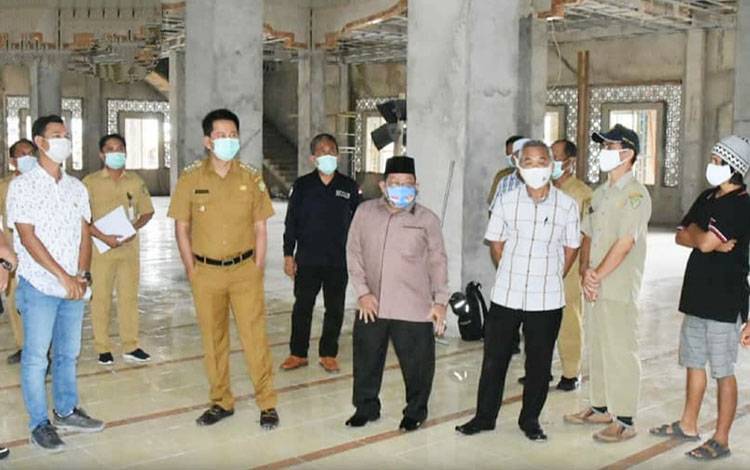Bupati Barito Utara Tinjau Progres Pembangunan Masjid Raya Sirotol Mustaqim Muara Teweh