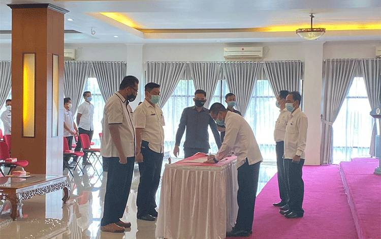 Wakil Bupati Murung Raya Pimpin Sertijab di Lingkup Setda