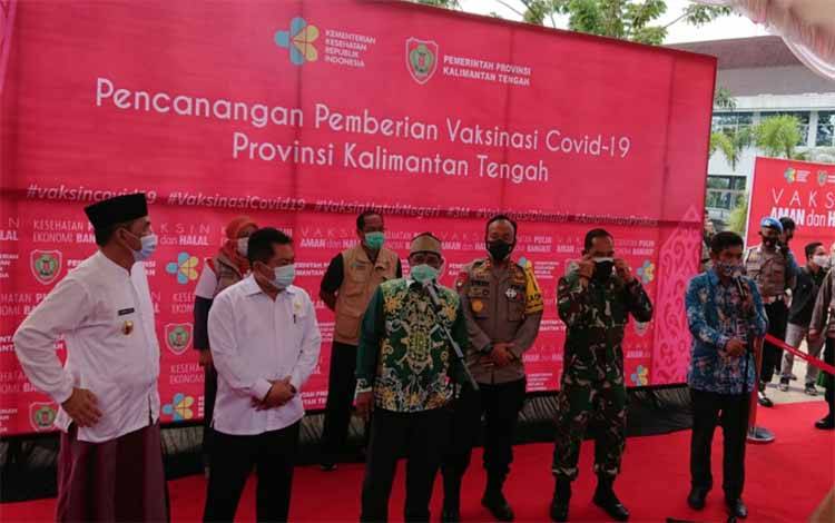 Diawali Sekda Berikut Peserta Vaksinasi Pertama Kalteng