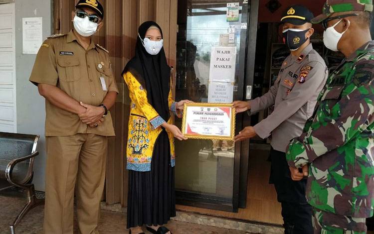 Patuh Jalankan Prokes, Pelaku Usaha di Seruyan Raya Terima Penghargaan