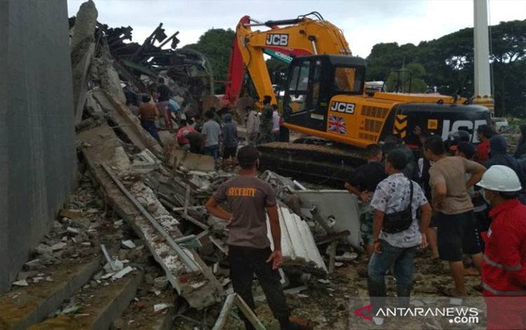 Sejumlah Bangunan di Mamuju Ambruk Akibat Gempa Magnitudo 6,2
