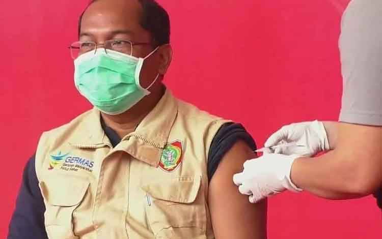 Ini yang Dirasakan Kepala Dinas Kesehatan Kalteng Setelah Divaksin