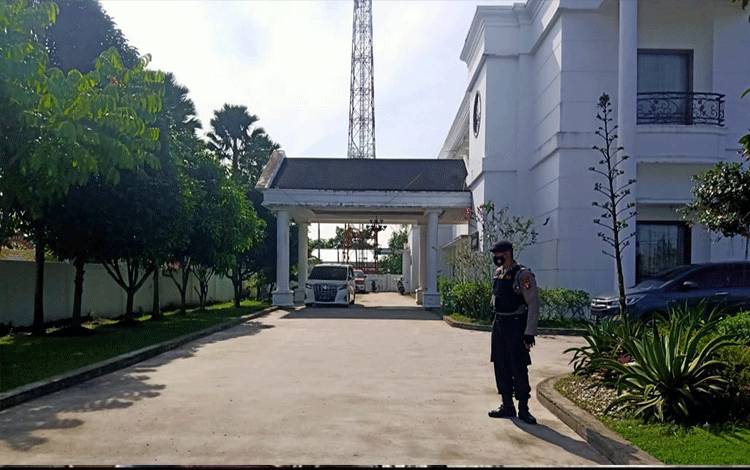 Personel Sabhara Lakukan Patroli ke Rumah Calon Gubernur Kalteng Jaga Kamtibmas
