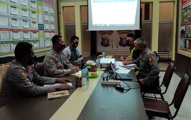 Kegiatan pertemuan untuk membahas terkait program 1 desa 1 polisi di Kabupaten Seruyan.