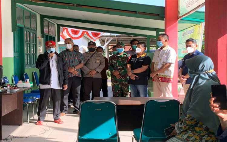 Bupati Seruyan, Yulhaidir memberi arahan terkait pelayanan di Puskesmas Terawan