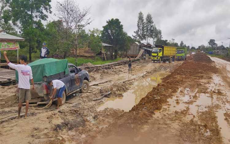 DPRD Kobar Harapkan Penanganan Jalan Pangkalan Bun - Kolam Dipercepat