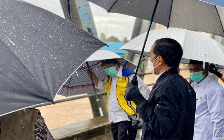 Tinjau Banjir di Kalsel, Jokowi: Banjir Besar ini yang Pertama Dalam 50 Tahun Terakhir