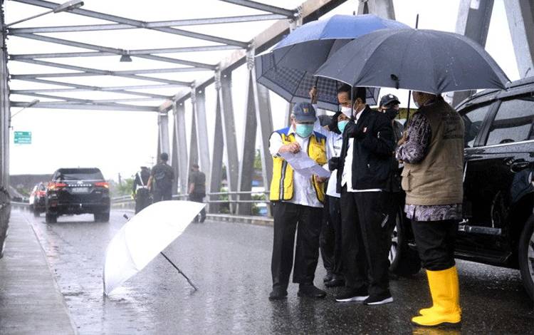 15 Meninggal, 20 Ribu Jiwa Mengungsi, Jokowi: Logistik Banjir Kalsel Harus Tercukupi