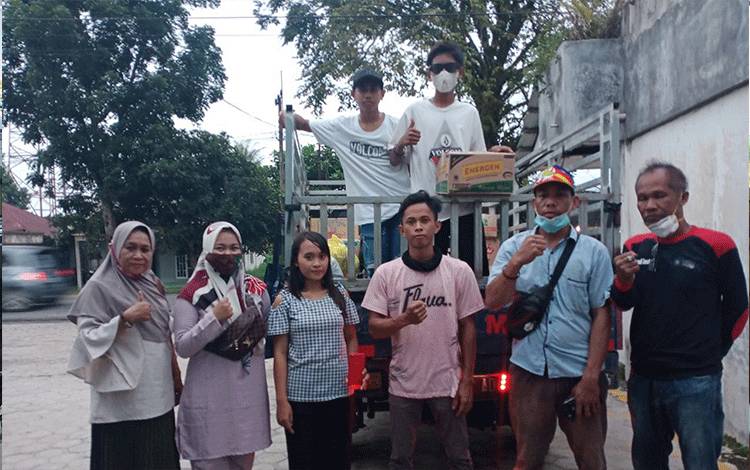 Tim Relawan BPK Laskar Antasari 45 dan Gabungan Pengusaha Muda Palangka Raya mempersiapkan keberangkatan bantuan untuk korban banjir di Kalsel.