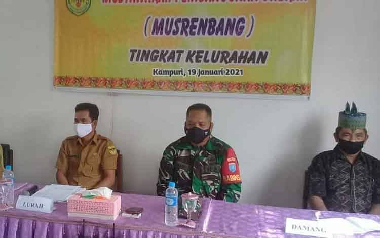 Babinsa Koramil Sepang Siap Dukung Program Pembangunan Kelurahan Kampuri