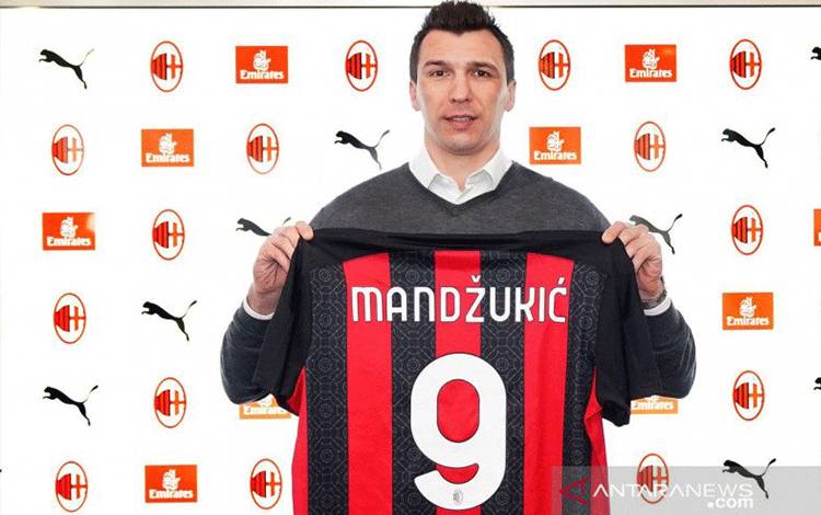Mario Mandzukic saat resmi diperkenalkan sebagai pemain baru AC Milan pada 19 Januari 2021. (https://twitter.com/acmilan)