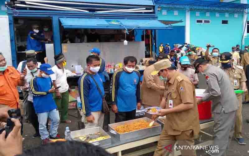 Gubernur Kalsel Cicipi Masakan di Dapur Umum Barito Utara