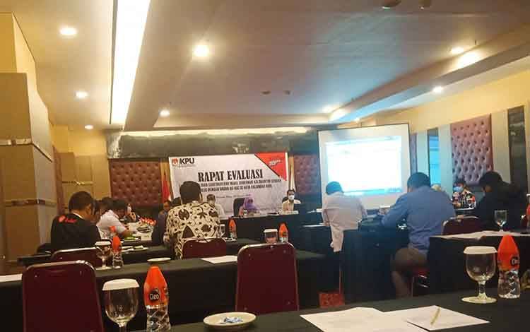 KPU Kota Palangka Raya saat menggelar Rapat Evaluasi Pilkada Kalteng 2020