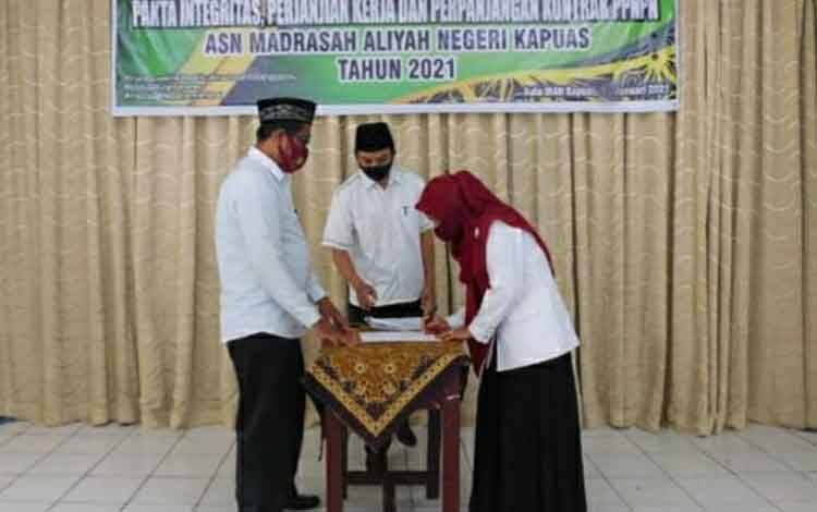 MAN Kapuas Laksanakan Penandatanganan Pakta Integritas, Ini Tujuannya