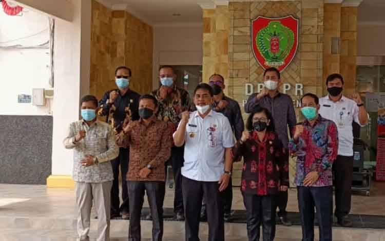 Ketua DPRD Kotawaringin Timur, Rinie Anderson, Komisi IV DPRD Kotawaringin Timur dan pihak Pemprov Kalteng usai koordinasi kerusakan jalan lingkar selatan