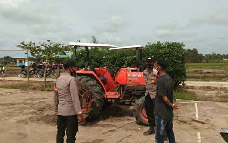 Bhabinkamtibmas Sambangi dan Patroli Objek Vital di Lokasi Food Estate Kapuas