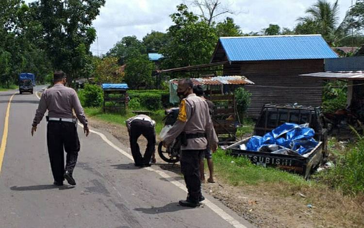 Kecelakaan Lalu Lintas di Anjir Kapuas, Pikap Masuk Parit, Pengendara Motor Patah Kaki dan Luka Kepala