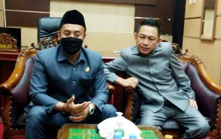 Wakil Ketua I DPRD Barito Utara, Permana Setiawan bersama Ketua Fraksi PKB, H Benny Siswanto