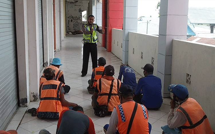 Kumpulkan Tukang Parkir, Satlantas Polres Seruyan Berikan Sosialisasi Tentang Ini