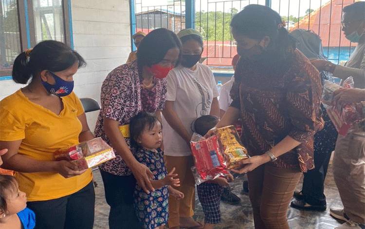 PKK Murung Raya Sambangi Warga Sosialisasi?Program Bangga Kencana