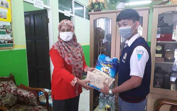 SMAN-2 Katingan Hilir Turut Galang Dana untuk Korban Banjir Kalsel