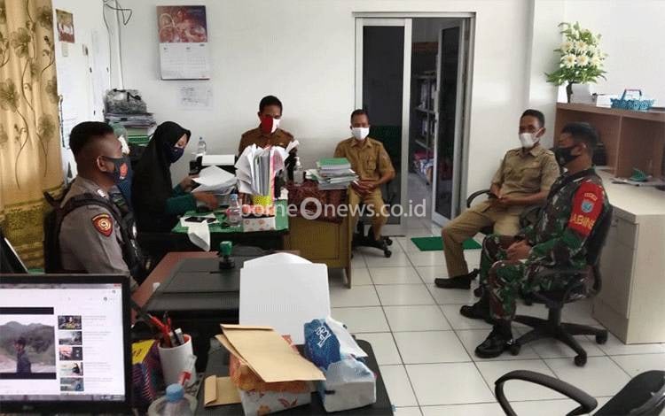 Bhabinkamtibmas Sambangi Kantor Desa Pematang Panjang untuk ini
