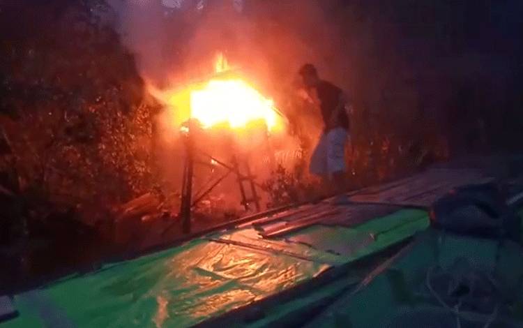 Jasad Korban Tewas Terbakar Dalam Pondok Masih Dievakuasi