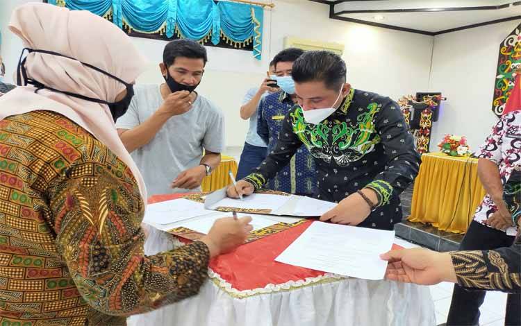 32 PBS Siap Bantu Pemkab Kotim Bangun Infrastruktur Jalan Antardesa