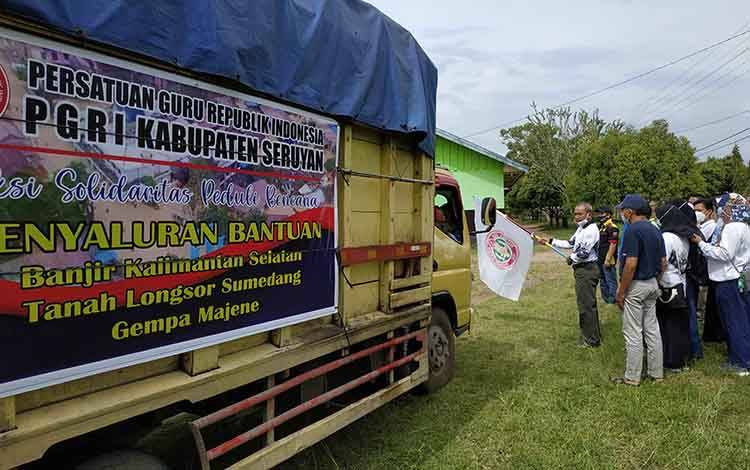 PGRI Seruyan Salurkan Bantuan Untuk Warga Terdampak Banjir Kalsel