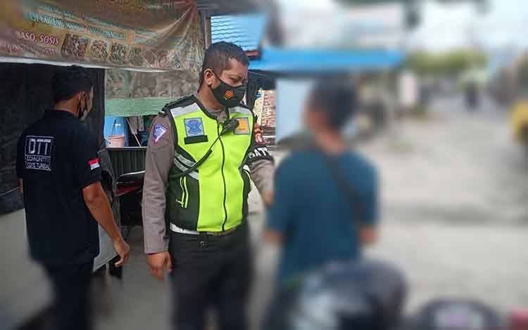 Warga Tangkap Pemuda Kendarai Motor Ugal-Ugalan