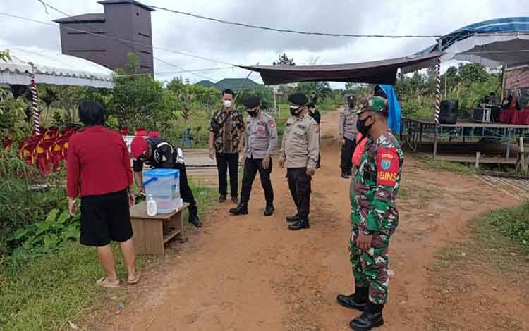 Kasus Positif Covid-19 Tinggi, Polsek Katingan Tengah Bersama TNI Gelar Operasi Yustisi