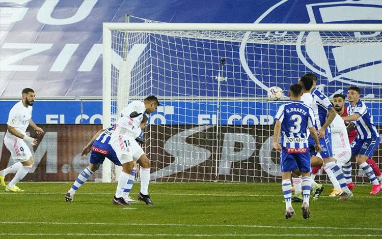 Hazard dan Benzema Bawa Real Gulung Alaves 4-1